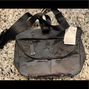 Lululemon- All night festival bag